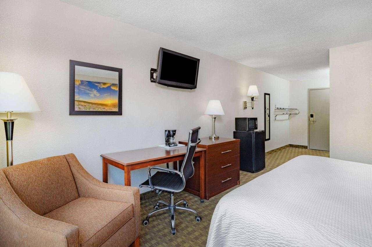 Days Inn By Wyndham Cambridge Exterior foto